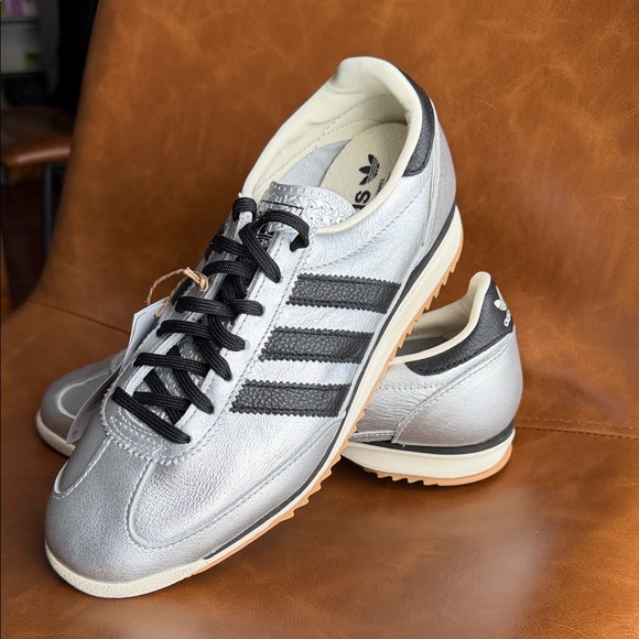 Adidas WOMENS Metallic Silver and Black Sneakers, size 8.5 - Picture 5 of 6